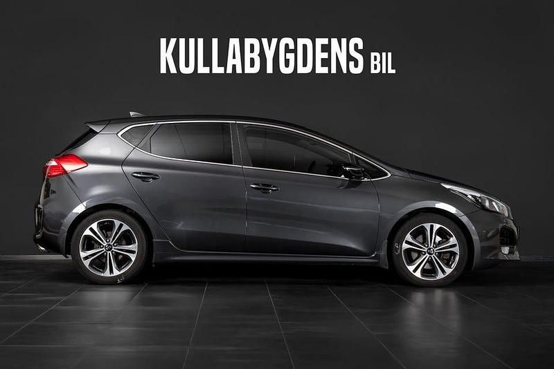 Grå Begagnad 2017 Kia Ceed GT-Line Halvkombi | 139 000 kr (Marknadspris) - Bild 1/4