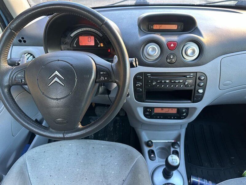 Blå Begagnad 2004 Citroën C3 Halvkombi | 27 000 kr (Marknadspris) - Bild 1/4