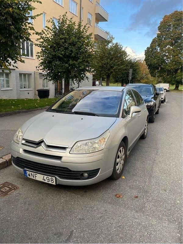 Silver Begagnad 2005 Citroën C4 Halvkombi | 12 500 kr (Superpris) - Bild 1/4