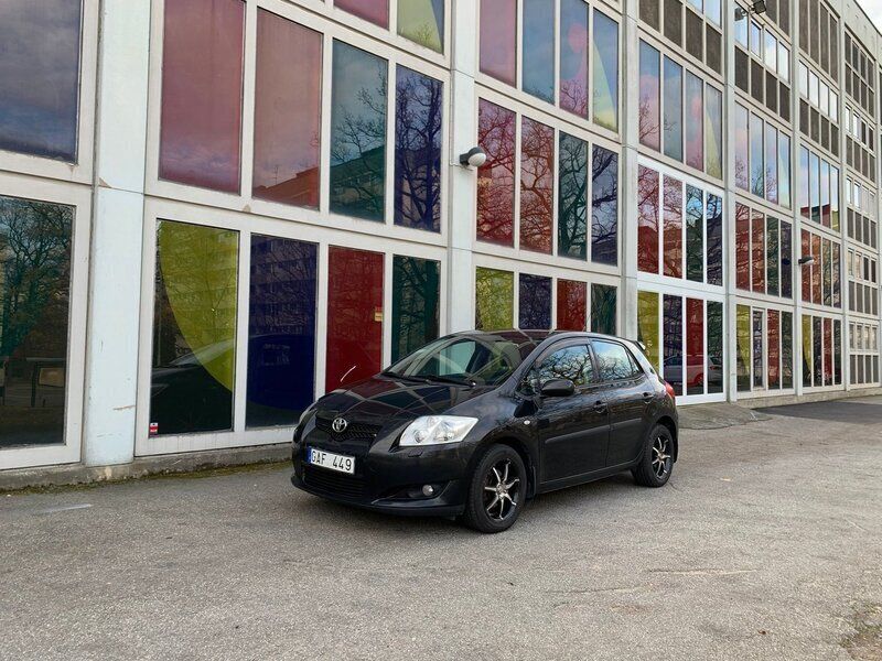 Svart Begagnad 2007 Toyota Auris Halvkombi | 42 500 kr (Marknadspris) - Bild 1/4