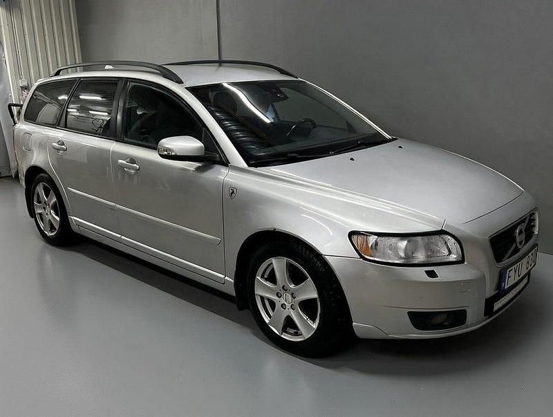 Begagnad Volvo V50 Momentum 136 HK (100 kW) 2007 Grå Kombi