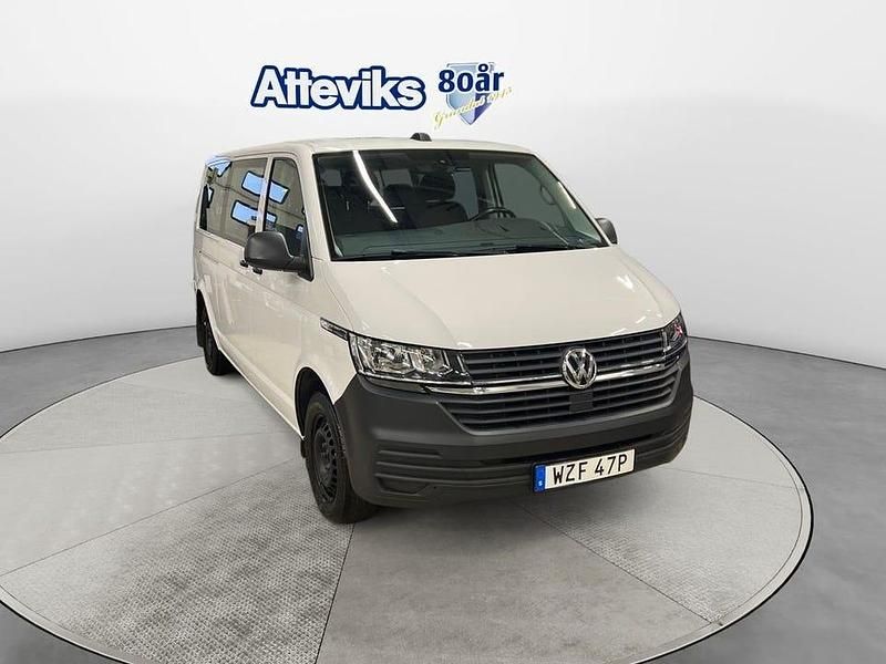 Vit Begagnad 2022 VW Caravelle Minibuss | 419 900 kr (Marknadspris) - Bild 1/4