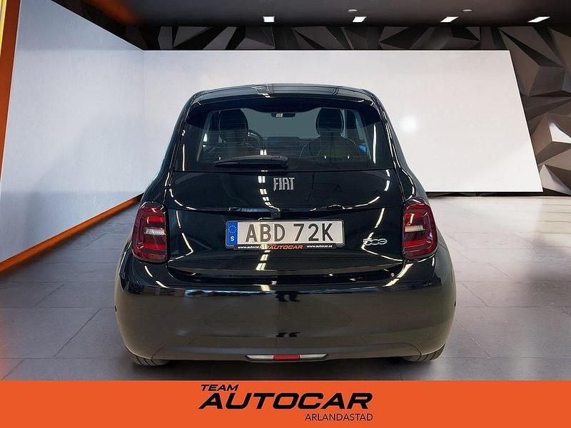 Begagnad Fiat 500e 87 kW (119 HK) 2023 Svart Halvkombi