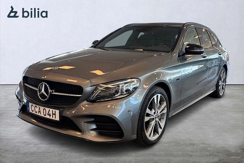Grå Begagnad 2020 Mercedes C300e AMG line Kombi | 299 900 kr (Marknadspris) - Bild 1/3