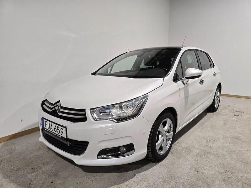 Vit Begagnad 2015 Citroën C4 Halvkombi | 99 500 kr (Marknadspris) - Bild 1/4