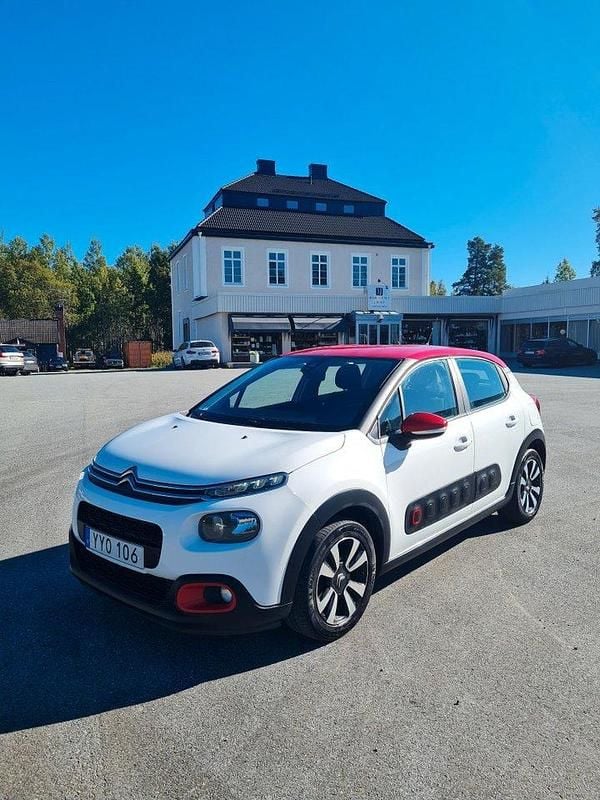 Vit Begagnad 2017 Citroën C3 PureTech Halvkombi | 82 000 kr (Marknadspris) - Bild 1/4