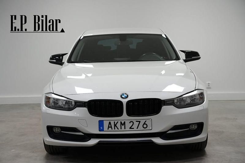 Begagnad BMW 320 Sport Line 184 HK (135 kW) 2012 Vit Kombi