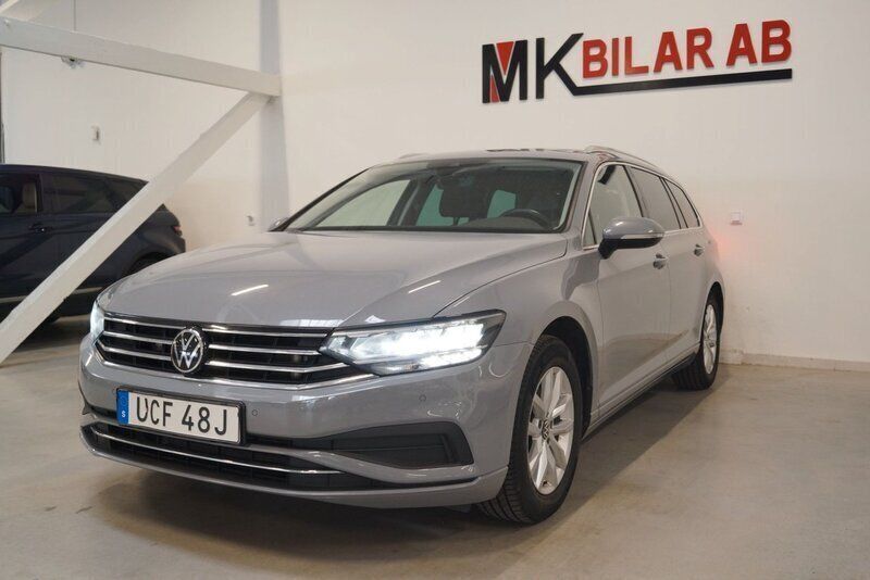 Grå Begagnad 2022 VW Passat Kombi | 234 900 kr (Marknadspris) - Bild 1/4