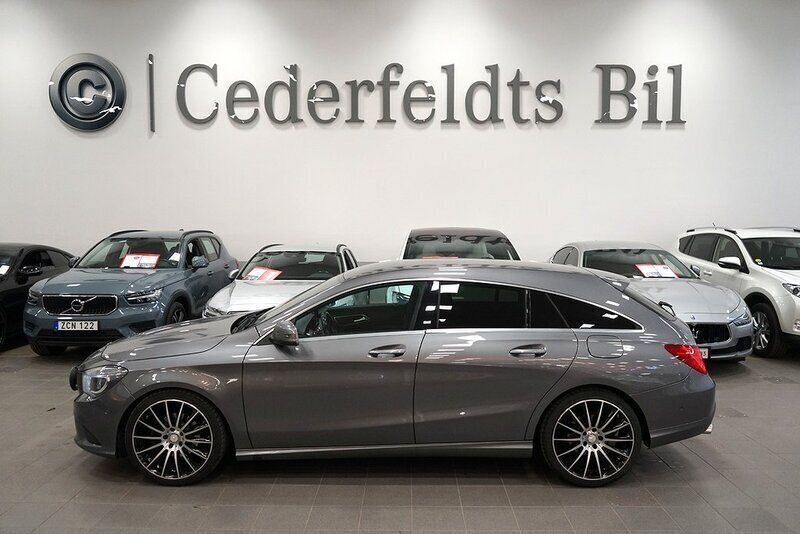 Mörkgrå (grå) Begagnad 2015 Mercedes CLA200 Shooting Brake Kombi | 159 900 kr (Marknadspris) - Bild 1/3