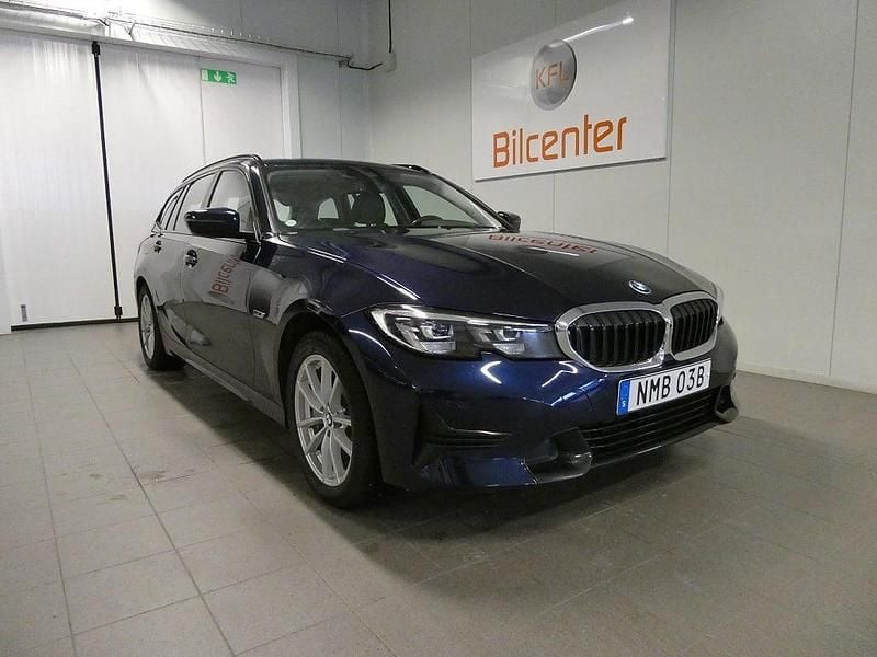 Begagnad BMW 330e Sport Line 184 HK (135 kW) 2021 Blå Kombi