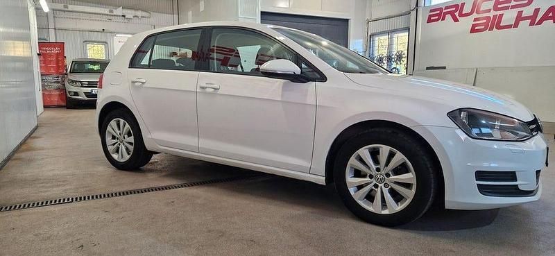 Begagnad VW Golf VII 110 HK (80 kW) 2016 Vit Halvkombi