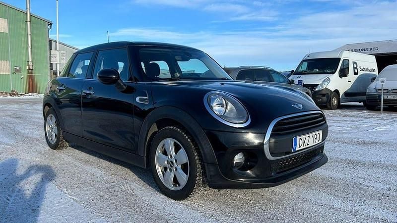 Begagnad Mini ONE 102 HK (75 kW) 2017 Halvkombi