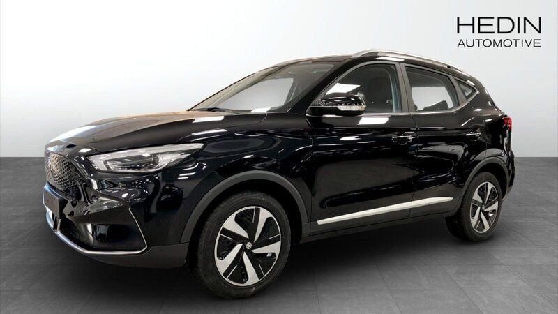 Svart (black) Begagnad 2023 MG ZS Comfort Sedan | 309 990 kr (Marknadspris) - Bild 1/4