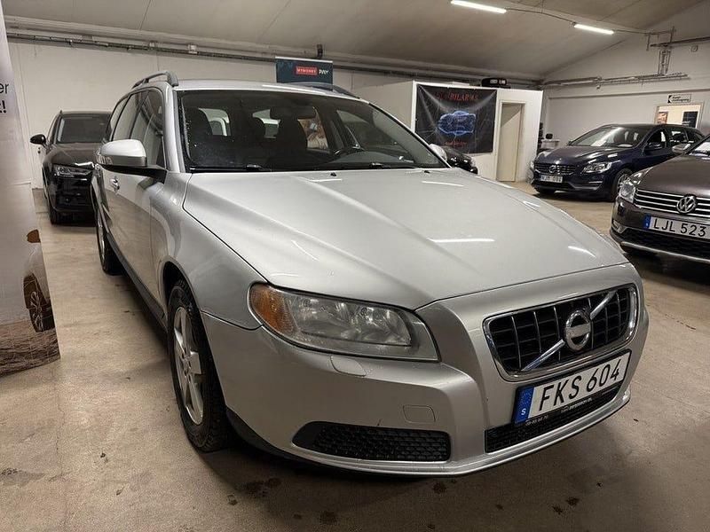 Grå Begagnad 2010 Volvo V70 Kinetic Kombi | 54 900 kr (Bra pris) - Bild 1/4