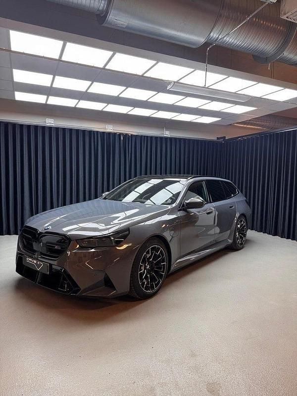 Begagnad BMW M5 728 HK (535 kW) 2025 Grå Kombi
