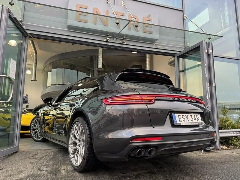 Begagnad Porsche Panamera 4 Sport Turismo 462 HK (339 kW) 2020 Grå Sedan