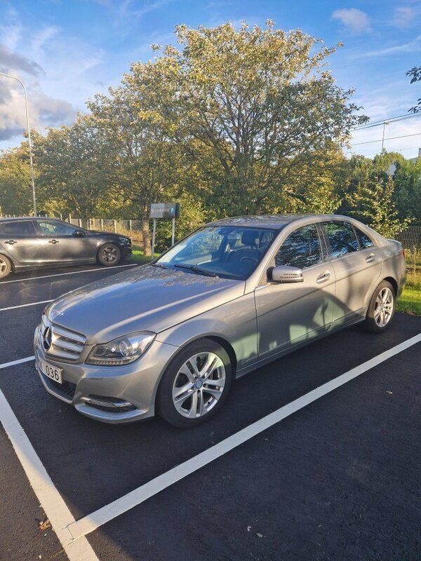 Silver Begagnad 2013 Mercedes C180 Avantgarde Sedan | 159 999 kr (Marknadspris) - Bild 1/4