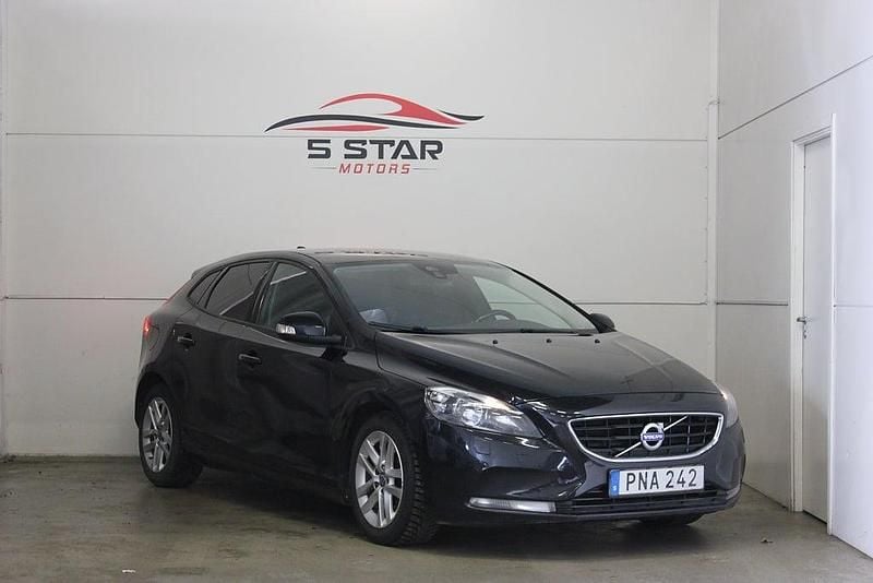 Begagnad Volvo V40 116 HK (85 kW) 2014 Svart Halvkombi