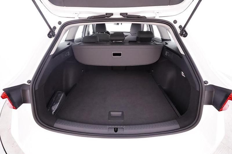 Begagnad Seat Leon 110 HK (80 kW) 2024 Candy white Kombi