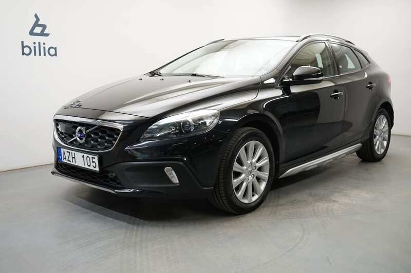 Svart Begagnad 2013 Volvo V40 CC Summum Kombi | 134 900 kr (Marknadspris) - Bild 1/4