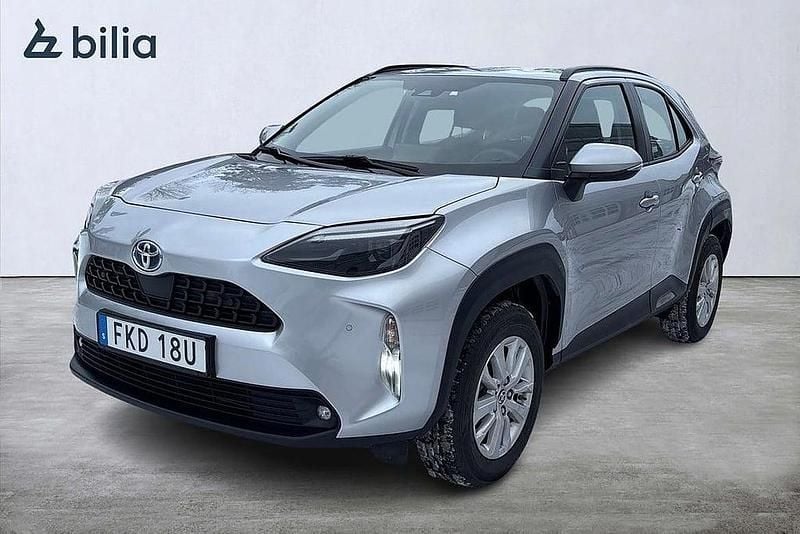 Silver Begagnad 2023 Toyota Yaris Cross Active SUV | 274 900 kr (Bra pris) - Bild 1/3