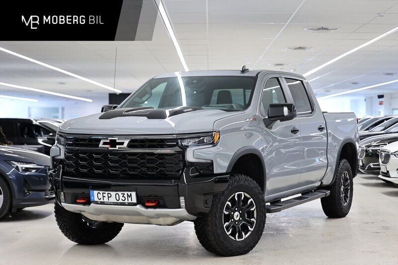 Grå Ny 2025 Chevrolet Silverado Van | 1 259 000 kr - Bild 1/3