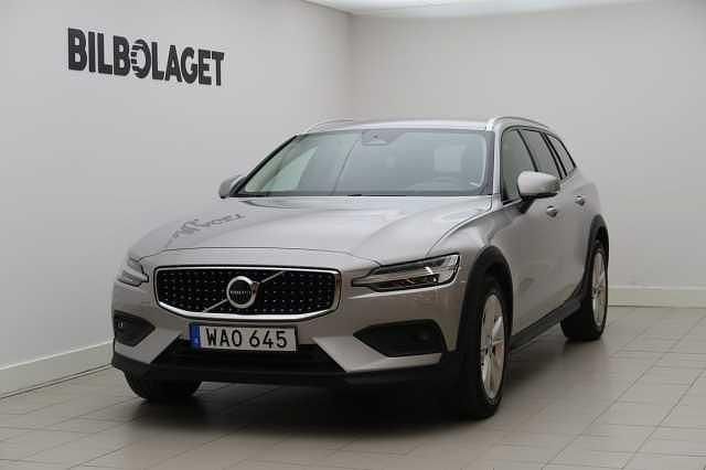 Begagnad 2024 Volvo V60 CC Kombi | 409 800 kr (Marknadspris) - Bild 1/4