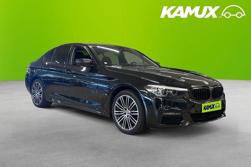 Svart Begagnad 2020 BMW 530 M Sport Sedan | 319 800 kr (Superpris) - Bild 1/3