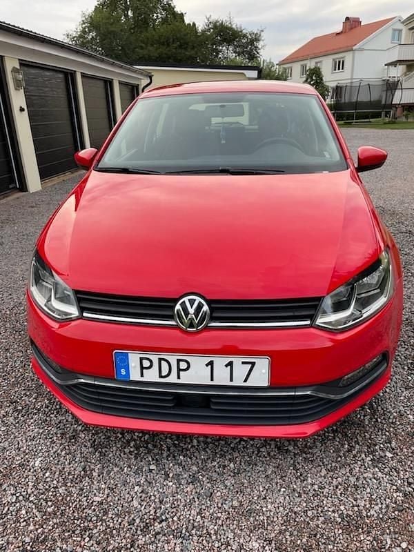 Röd Begagnad 2017 VW Polo Halvkombi | 89 500 kr (Bra pris) - Bild 1/4