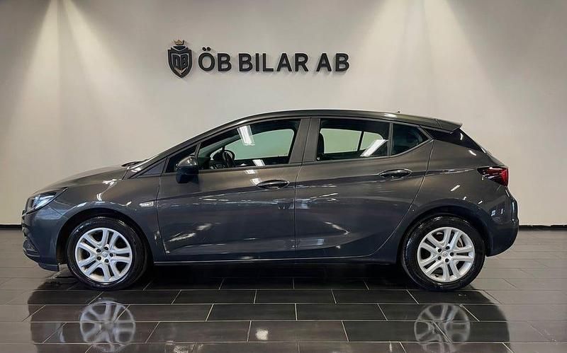 Begagnad Opel Astra Enjoy 105 HK (77 kW) 2016 Grå Halvkombi