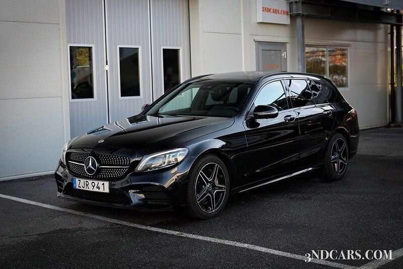 Svart Begagnad 2018 Mercedes C300 AMG Kombi | 339 900 kr (Marknadspris) - Bild 1/4