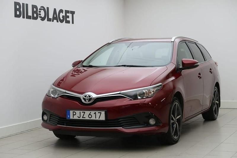 Röd Begagnad 2017 Toyota Auris Touring Sports Sport Kombi | 139 500 kr (Bra pris) - Bild 1/4