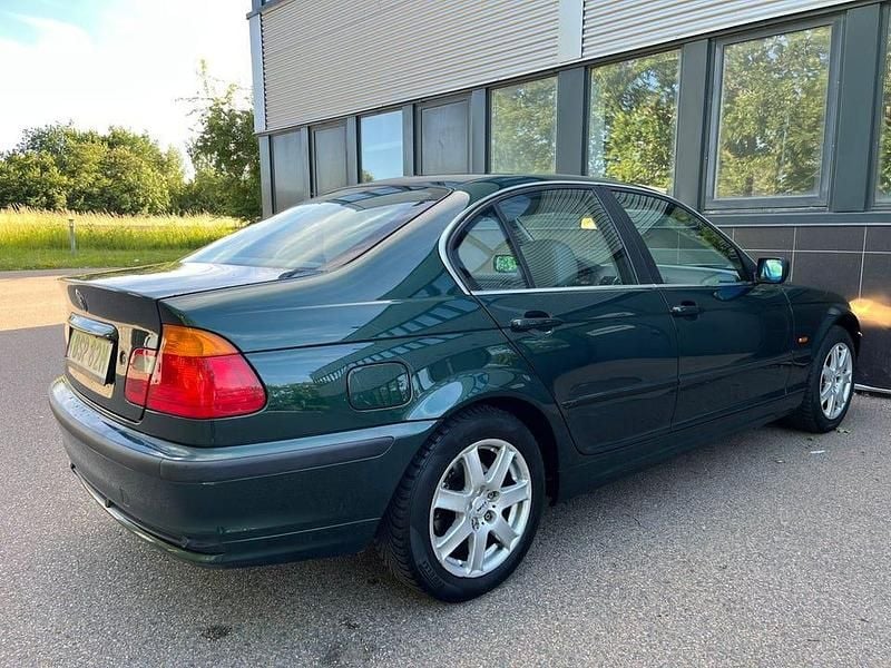 Begagnad BMW 320 150 HK (110 kW) 1999 Grön Sedan