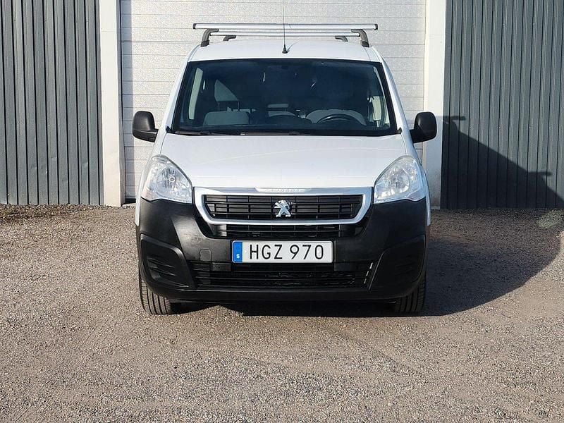 Vit Begagnad 2016 Peugeot Partner Minibuss | 89 500 kr (Marknadspris) - Bild 1/4