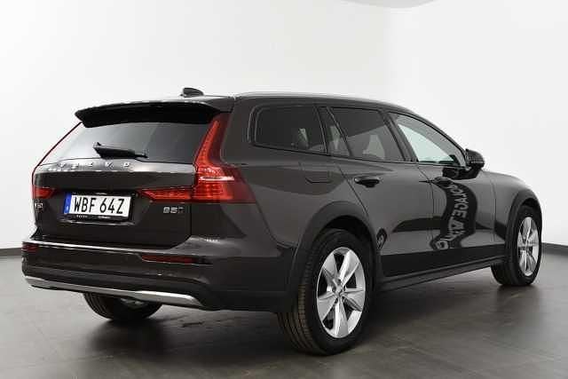 Begagnad Volvo V60 CC 250 HK (183 kW) 2024 Kombi