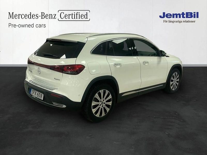 Begagnad Mercedes EQA300 Edition 169 kW (231 HK) 2022 Vit SUV
