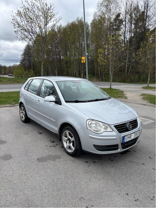 Silver Begagnad 2008 VW Polo Halvkombi | 29 000 kr (Marknadspris) - Bild 1/4