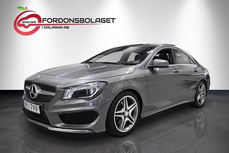 Mörkgrå Begagnad 2014 Mercedes CLA220 AMG Sedan | 169 800 kr (Marknadspris) - Bild 1/4