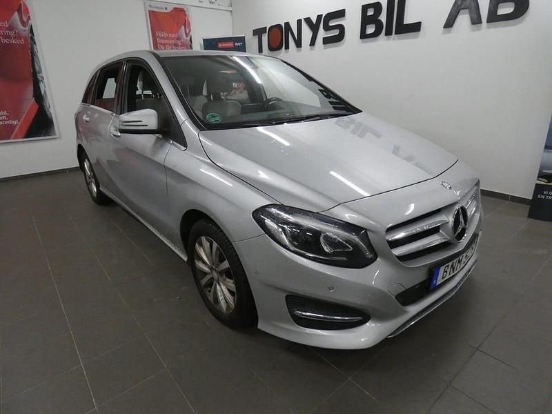 Silver Begagnad 2015 Mercedes 200 Style Halvkombi | 75 000 kr - Bild 1/4