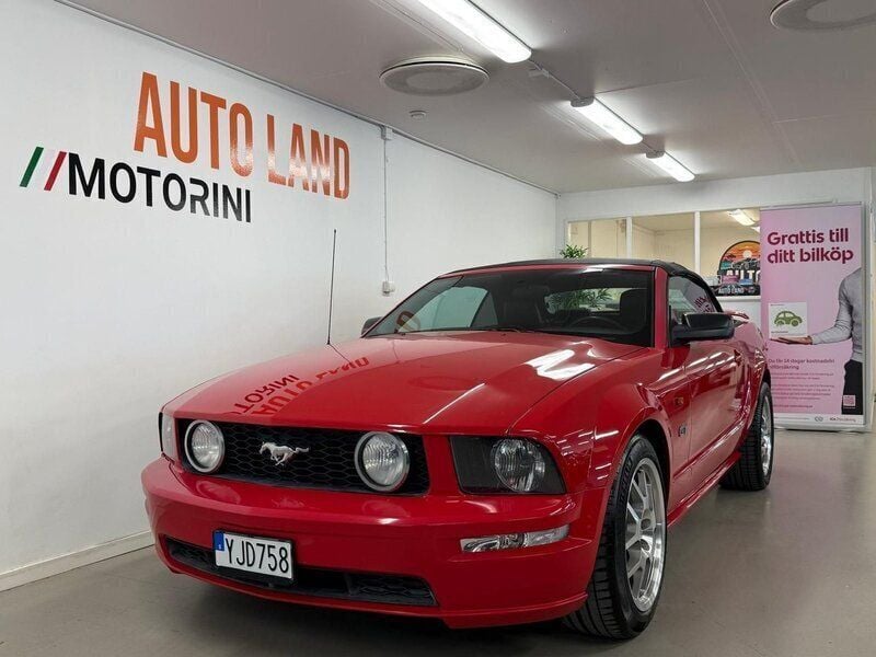 Röd Begagnad 2006 Ford Mustang GT Convertible Cab | 179 900 kr (Superpris) - Bild 1/4