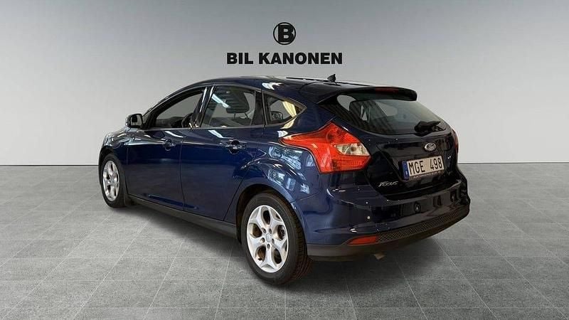 Begagnad Ford Focus Trend 97 HK (71 kW) 2012 Blå Halvkombi