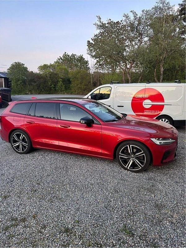 Röd Begagnad 2019 Volvo V60 R-Design Kombi | 289 000 kr (Bra pris) - Bild 1/2