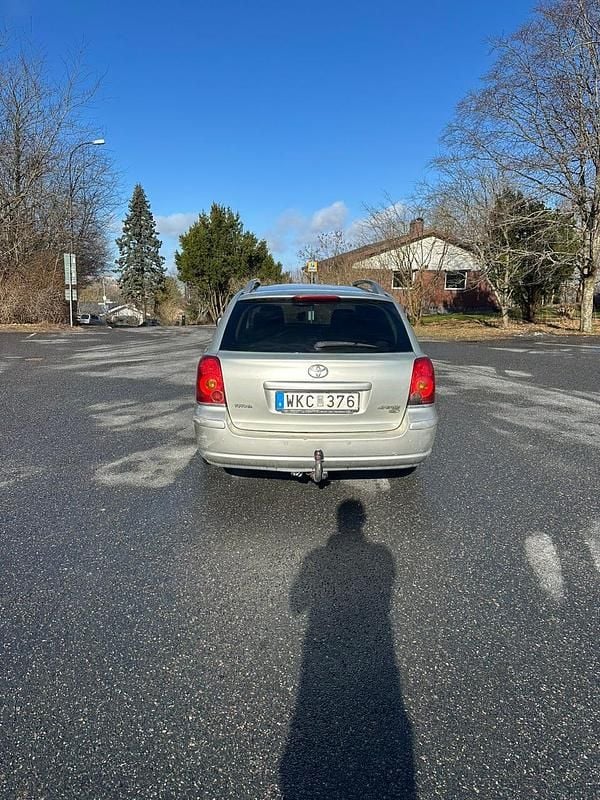 Begagnad Toyota Avensis 147 HK (108 kW) 2004 Kombi