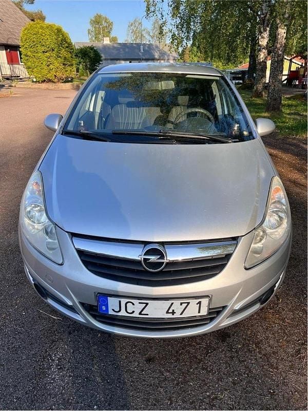 Grå Begagnad 2009 Opel Corsa Halvkombi | 25 500 kr (Marknadspris) - Bild 1/4