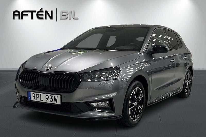 Grå Begagnad 2024 Skoda Fabia Monte Carlo Halvkombi | 229 700 kr (Marknadspris) - Bild 1/3