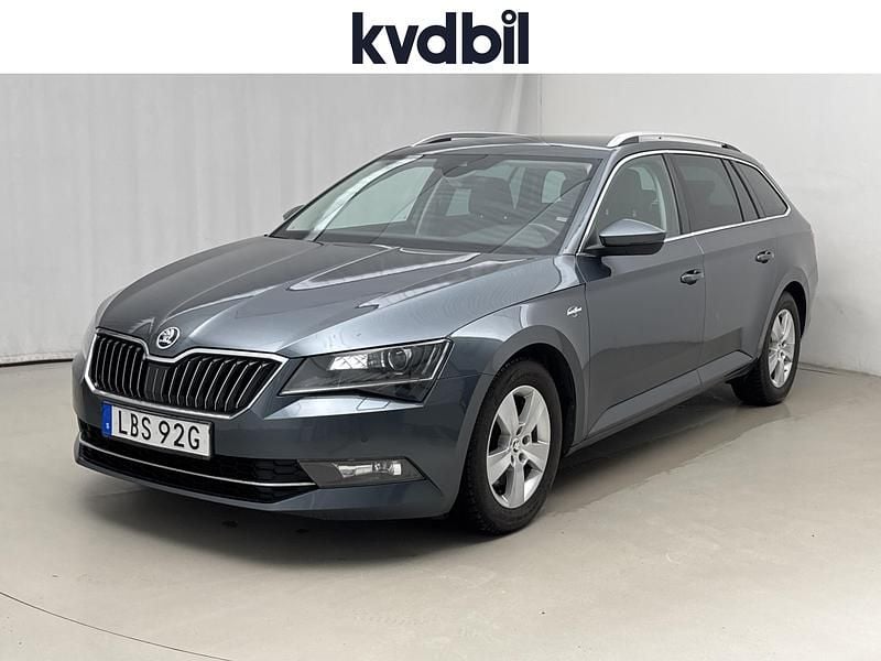 Grå Begagnad 2019 Skoda Superb Kombi | 229 000 kr (Bra pris) - Bild 1/3
