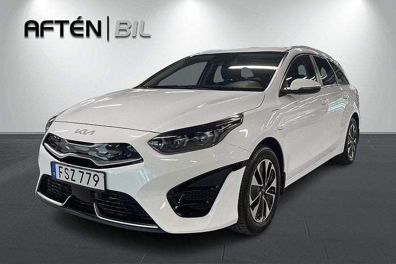 Vit (deluxe white metallic) Begagnad 2022 Kia Ceed Advance Kombi | 234 800 kr (Bra pris) - Bild 1/3