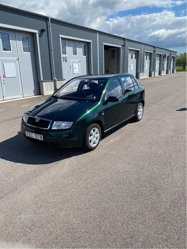 Grön Begagnad 2002 Skoda Fabia Halvkombi | 19 900 kr (Marknadspris) - Bild 1/4