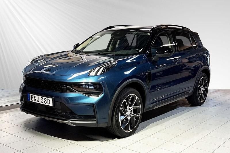 Blå Begagnad 2022 Lynk & Co 01 SUV | 274 900 kr (Marknadspris) - Bild 1/4