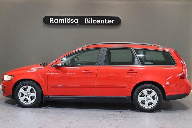 Röd Begagnad 2008 Volvo V50 Kinetic Kombi | 39 900 kr (Marknadspris) - Bild 1/4